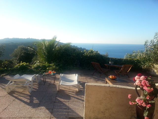 Terrasse naturiste avec vue splendide 